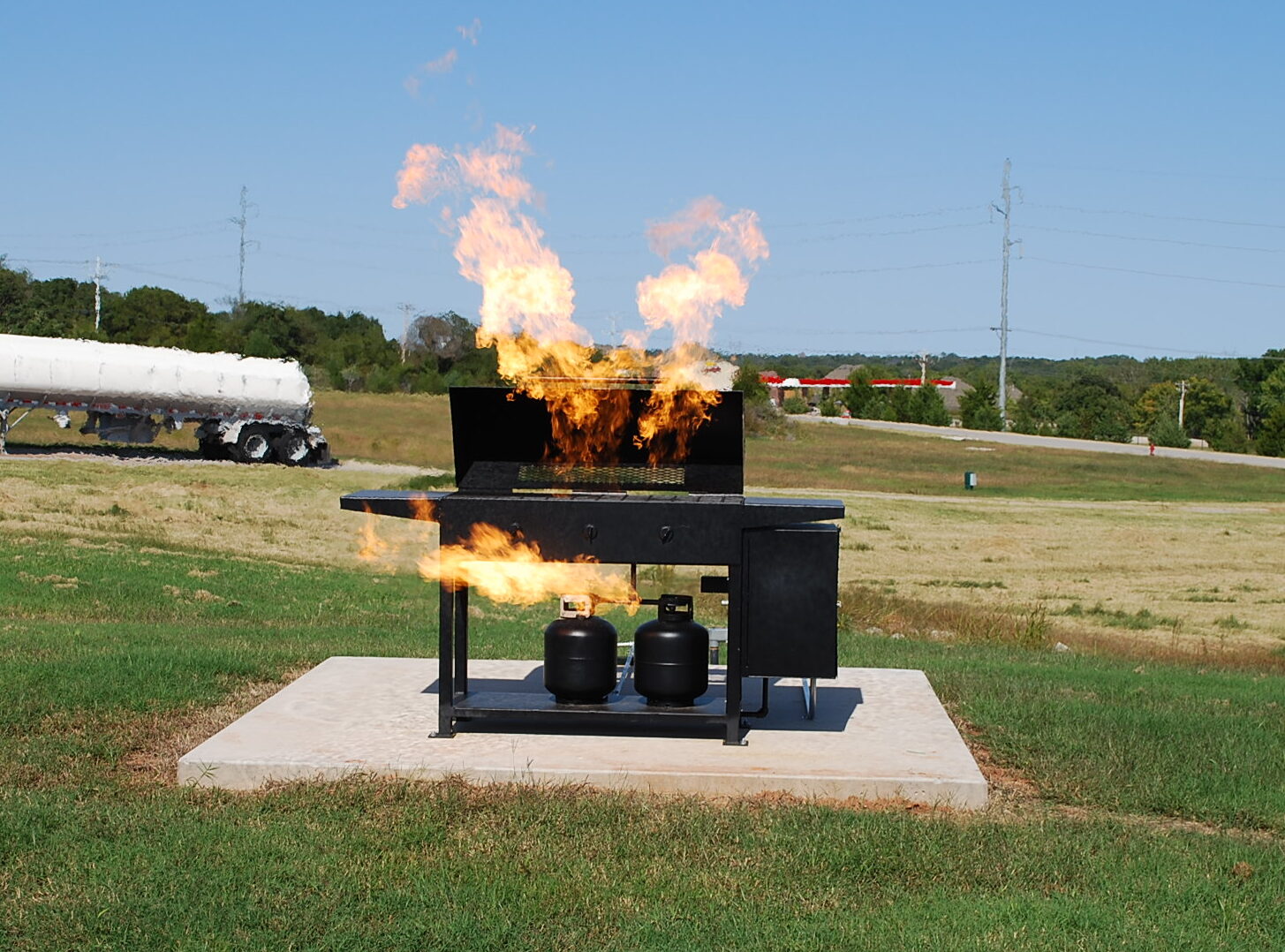 EXTERIOR BBQ PROP
