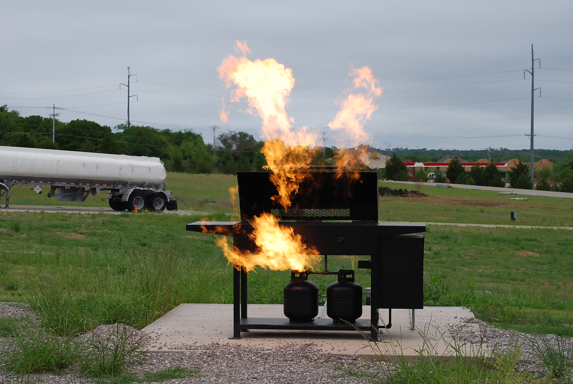 Barbecue fire training prop for controlled live-fire firefighter training______