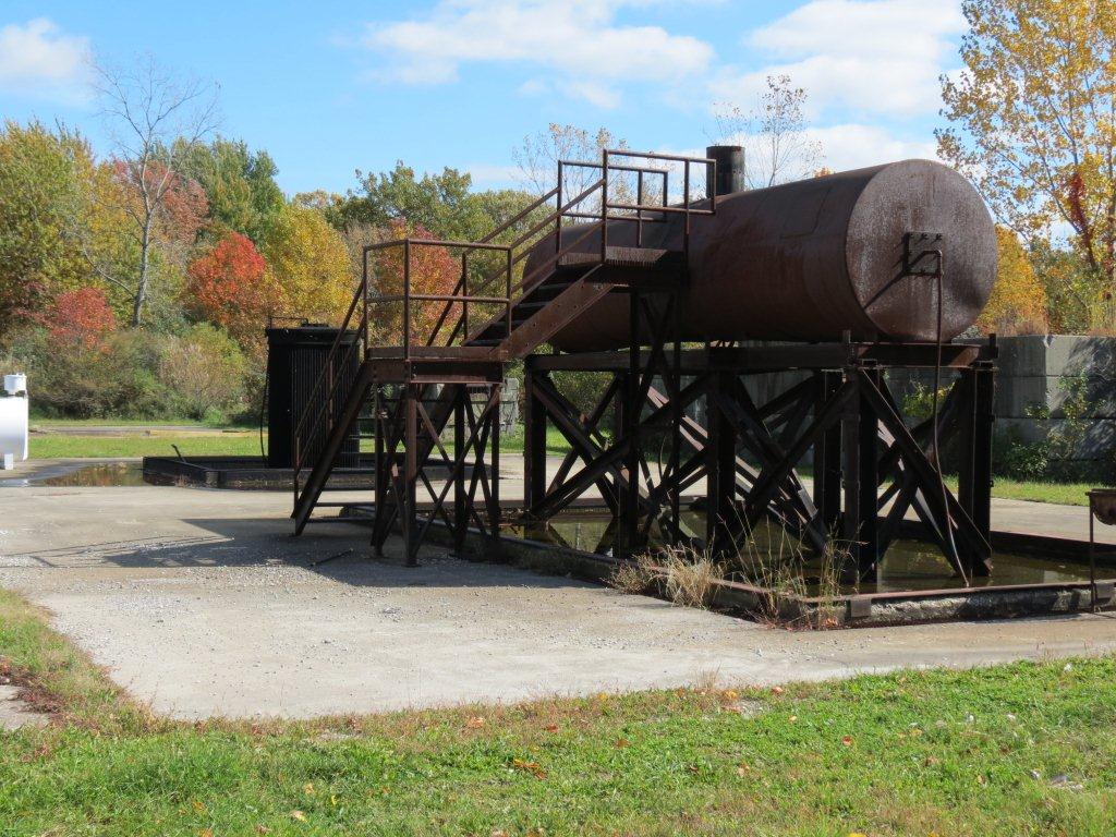 Tank fire training prop for controlled industrial firefighter response and suppression exercises