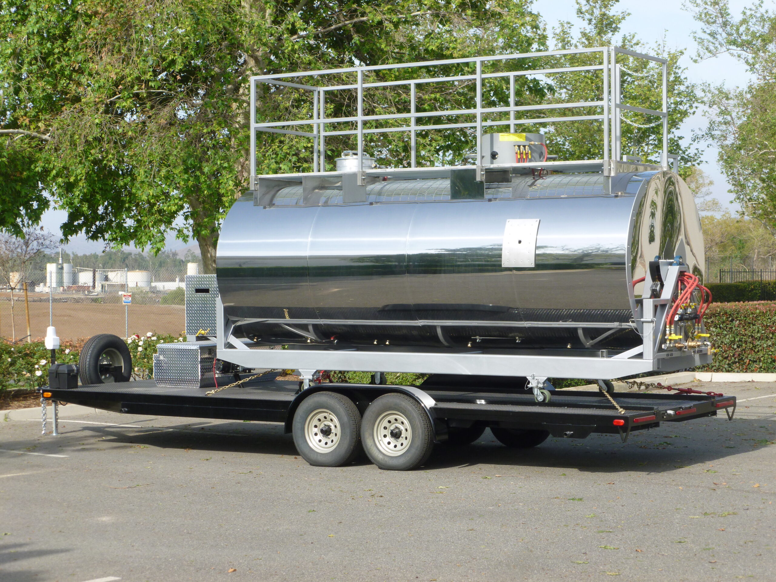 Mobile HAZMAT tank training prop for controlled hazardous-material response training