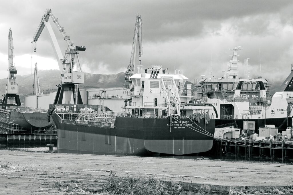 High-temperature thermal protection application in marine and shipbuilding environments