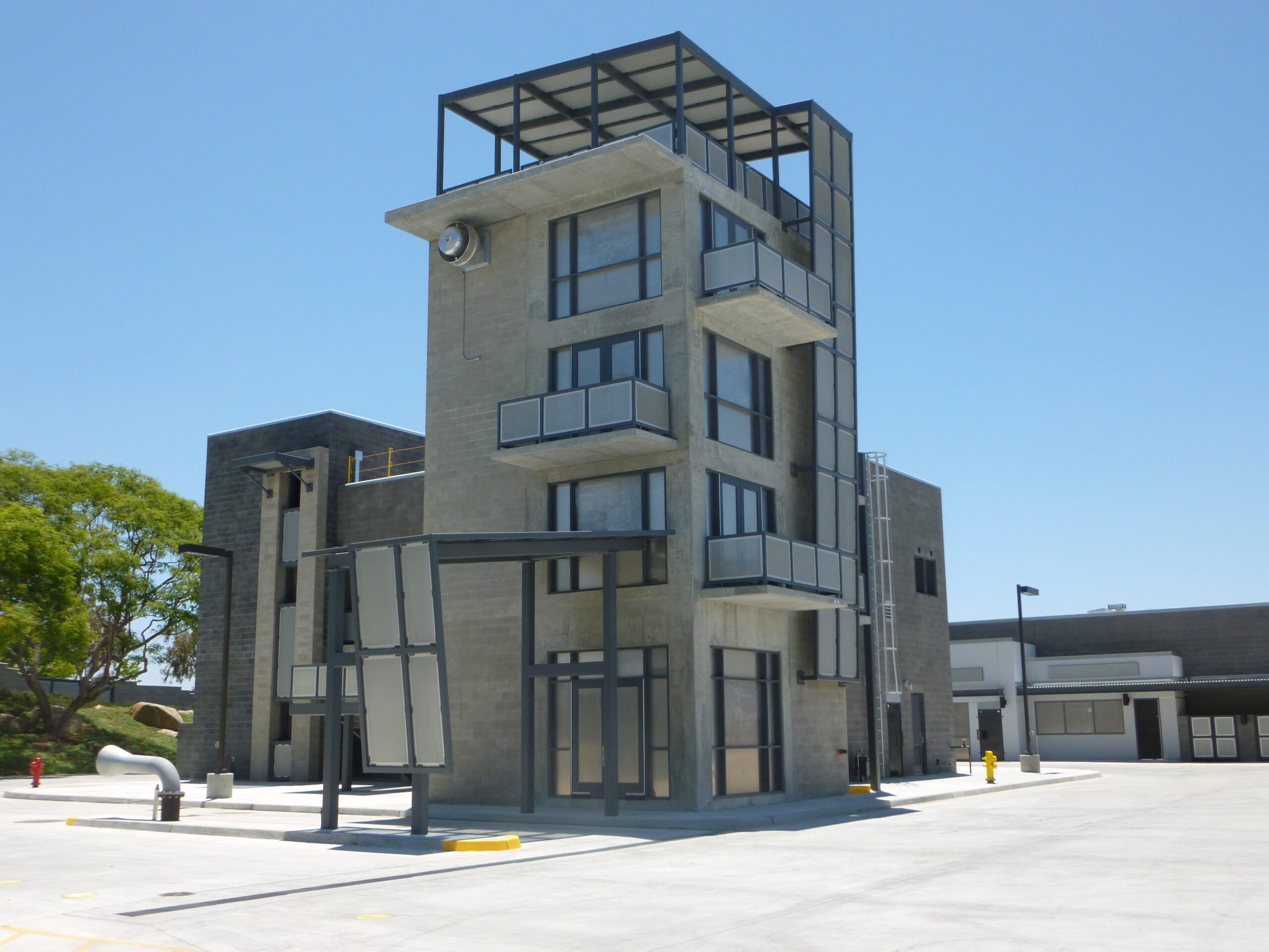 Burn building equipped for controlled Class B live-fire training
